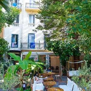 Hostel Hi Les Camelias, Nizza