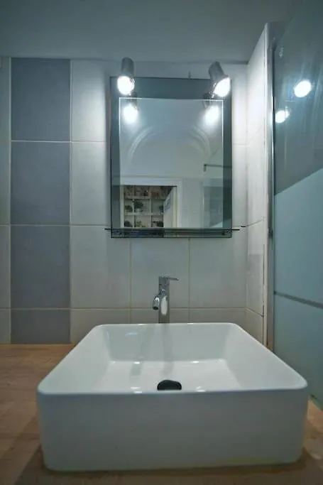 Daire Charmant Appartement, En Plein Centre , Face A La Gare Centrale, Nice Centre