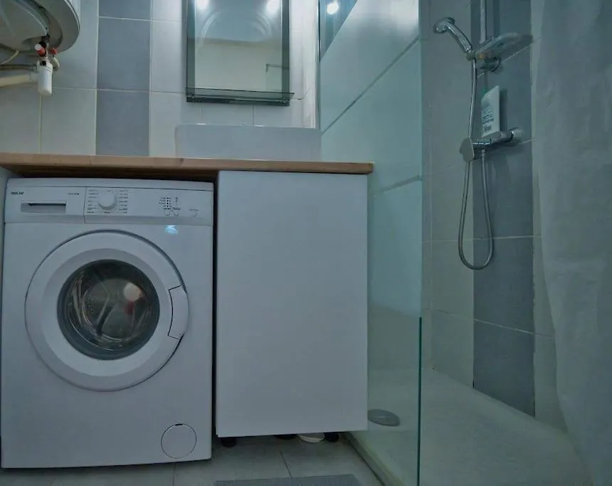 Daire Charmant Appartement, En Plein Centre , Face A La Gare Centrale, Nice Centre