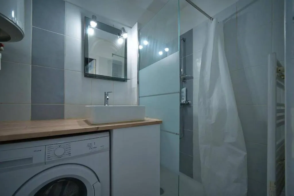 Charmant Appartement, En Plein Centre , Face A La Gare Centrale, Nice Centre 0*,  Fransa