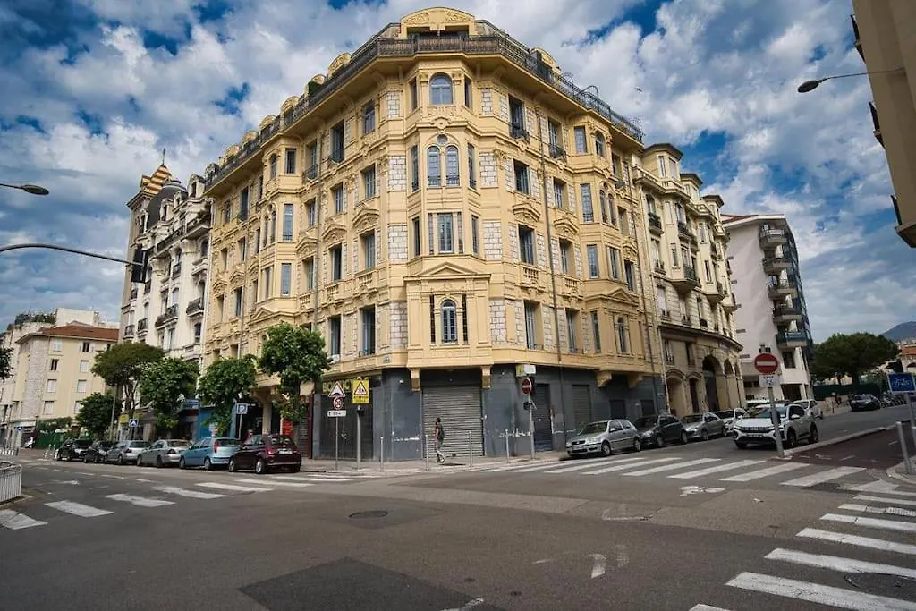 Daire Charmant Appartement, En Plein Centre , Face A La Gare Centrale, Nice Centre